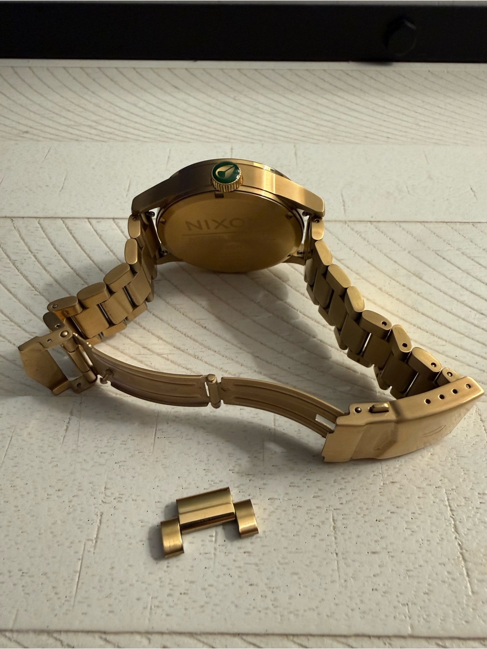 Nixon The Sentry SS men’s watch in gold with green face. - Picture 4 of 7